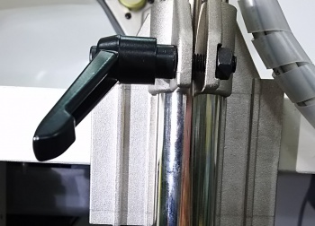 本体のテーブルやBOXの脚部への脱着が簡単